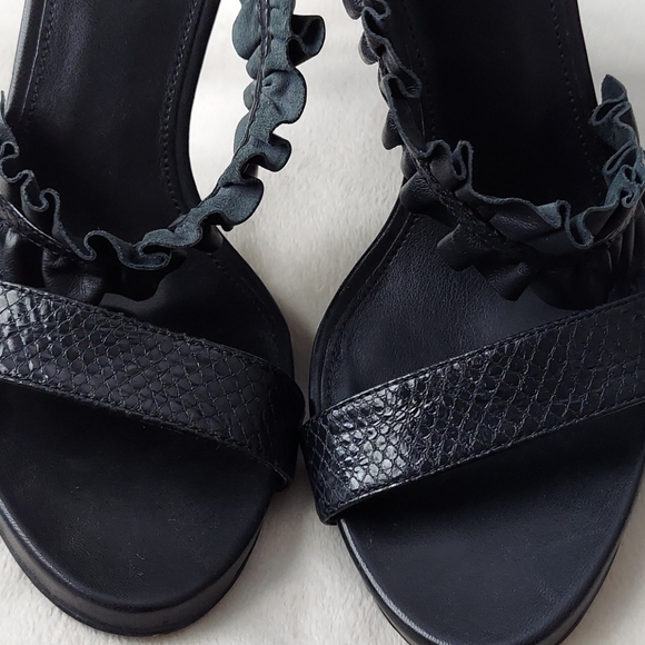 Michael Kors Black Ruffled Sandals with Straps - Picture 6 of 7